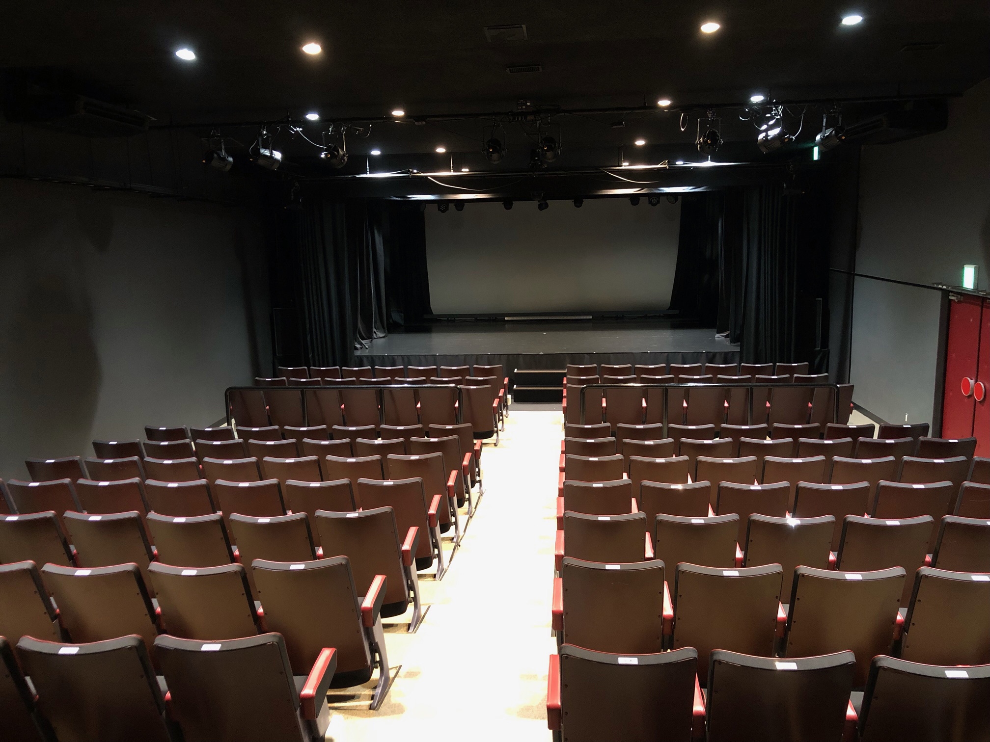 新世界zazaHOUSE客席